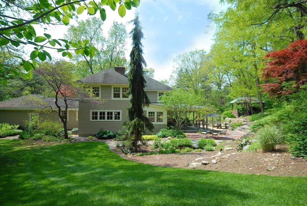 394 Strawberry Hill Road Concord, MA 01742 - Photo 4 of 40 Gallery Image 4
