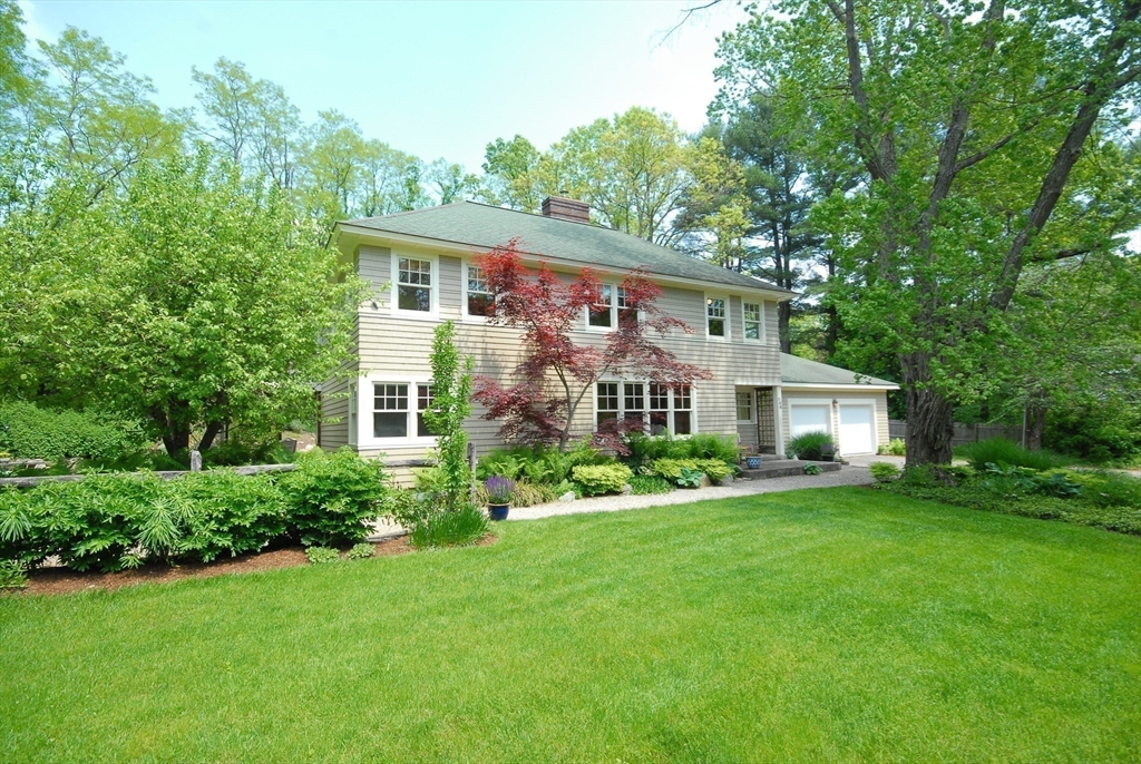 394 Strawberry Hill Road Concord, MA 01742 - Photo 5 of 40 Gallery Image 5