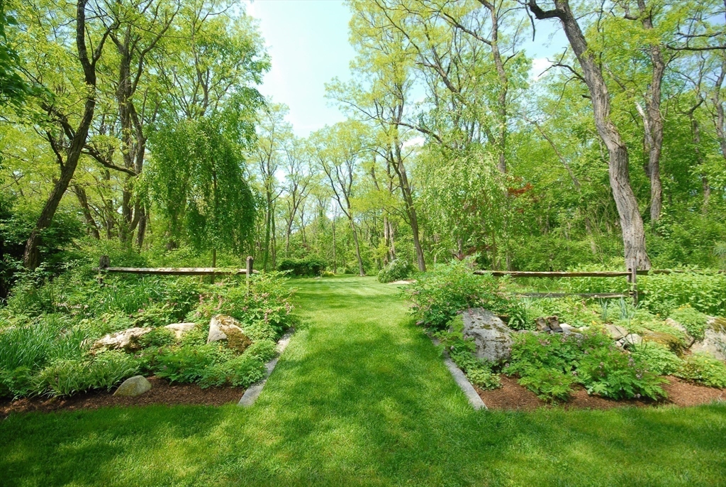 394 Strawberry Hill Road Concord, MA 01742 - Photo 6 of 40 Gallery Image 6