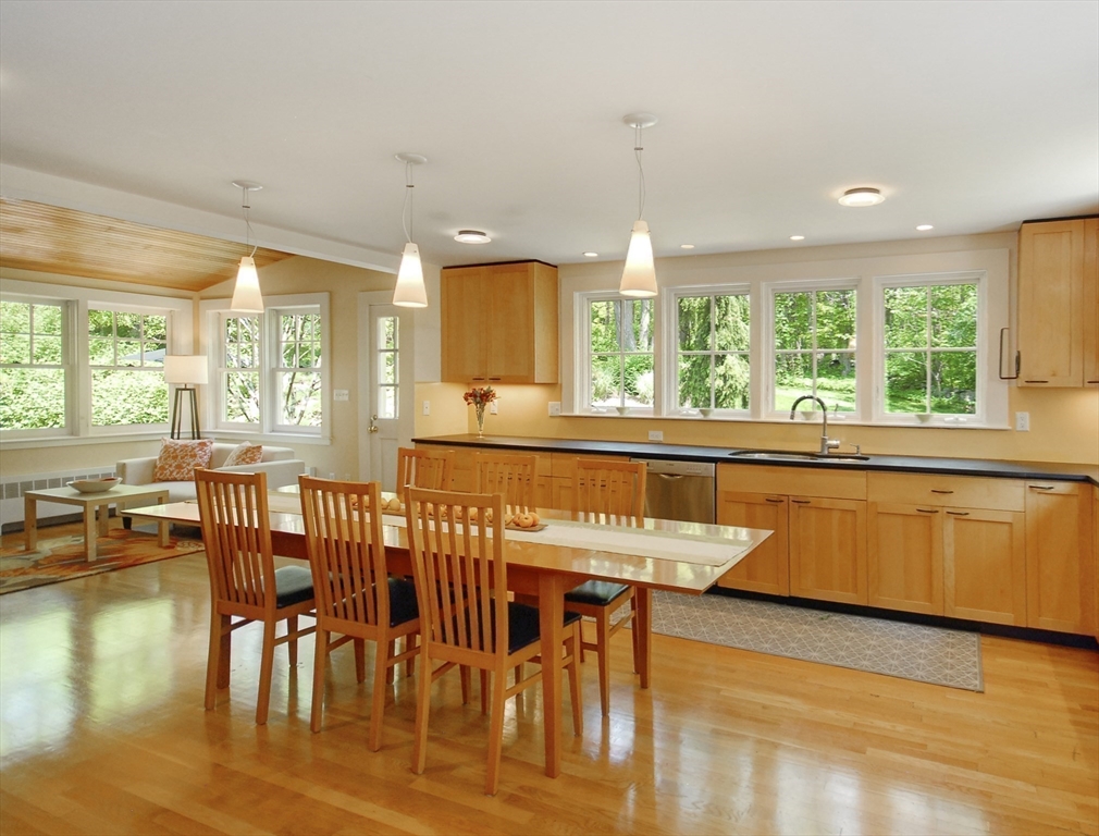 394 Strawberry Hill Road Concord, MA 01742 - Photo 10 of 40 Gallery Image 10
