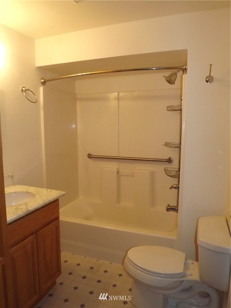 10405 10th Avenue Southwest Seattle, WA 98146 - Photo 14 of 19 Gallery Image 14