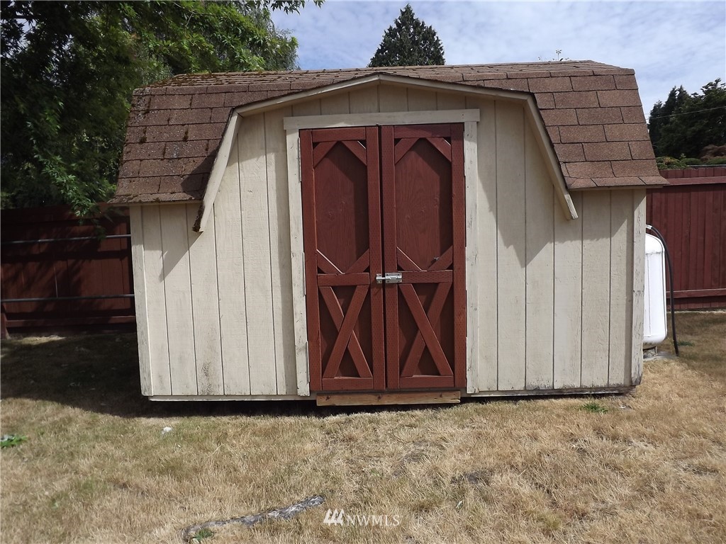 10405 10th Avenue Southwest Seattle, WA 98146 - Photo 17 of 19 Gallery Image 17