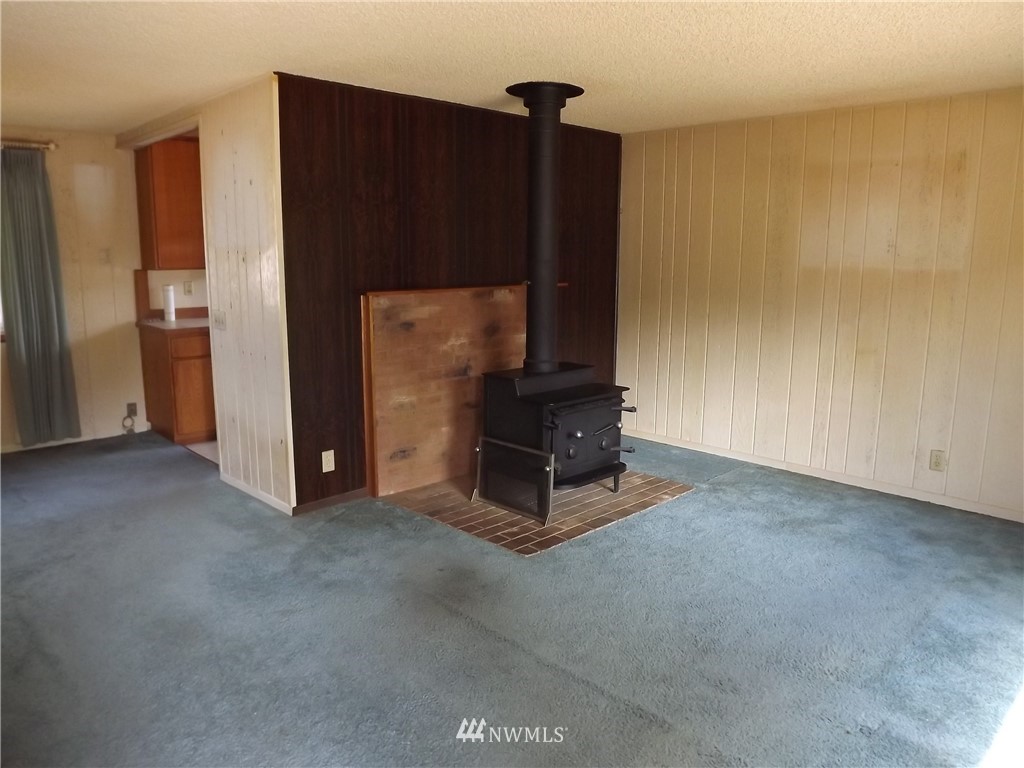 10405 10th Avenue Southwest Seattle, WA 98146 - Photo 3 of 19 Gallery Image 3