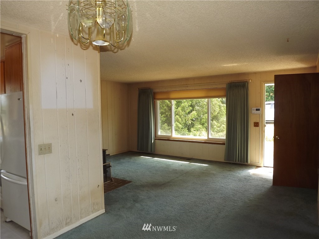 10405 10th Avenue Southwest Seattle, WA 98146 - Photo 4 of 19 Gallery Image 4