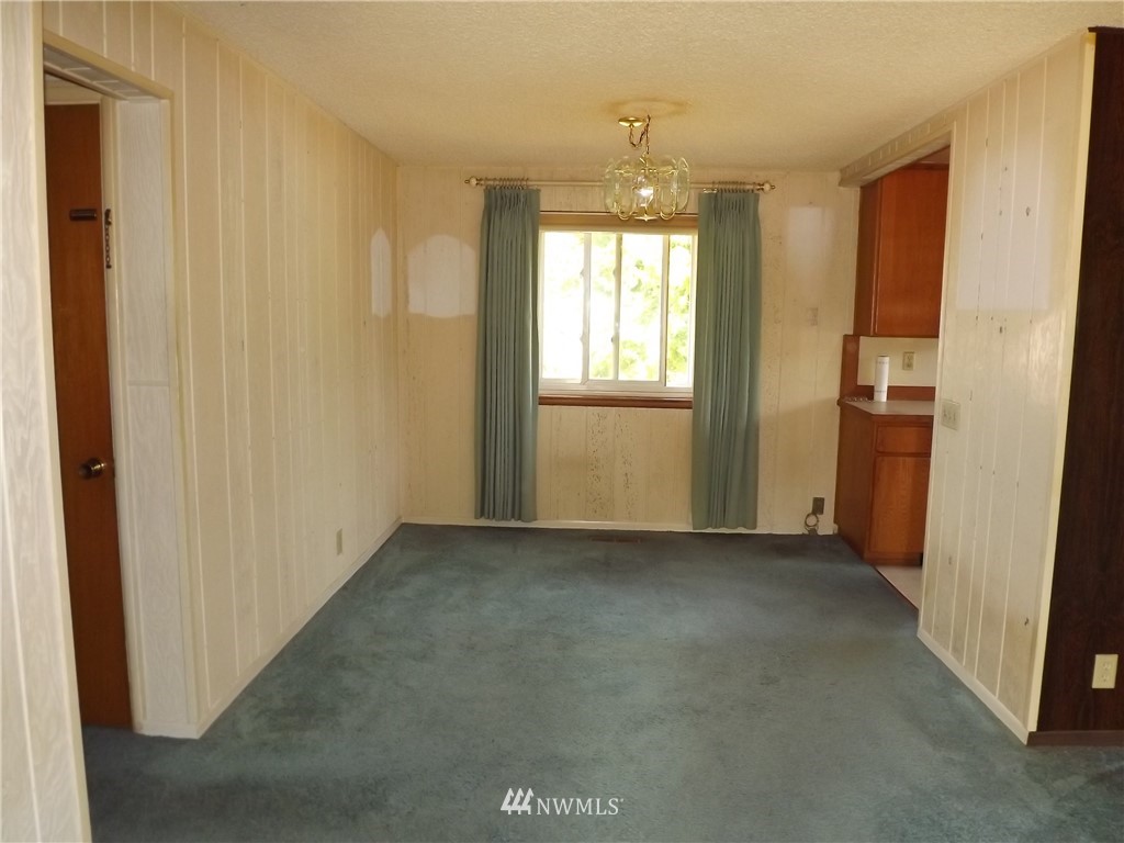 10405 10th Avenue Southwest Seattle, WA 98146 - Photo 5 of 19 Gallery Image 5