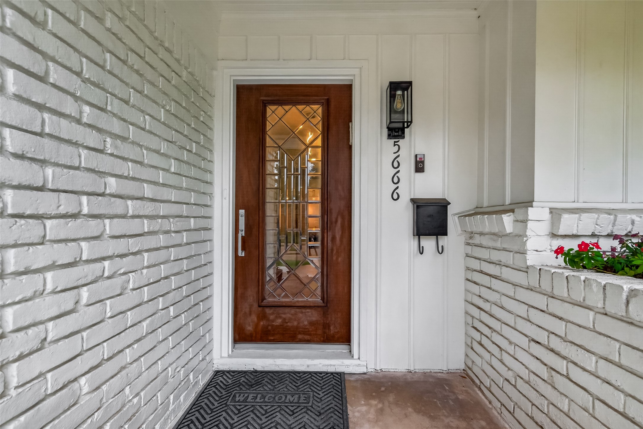 5666 Overbrook Lane Houston, TX 77056 - Photo 2 of 36