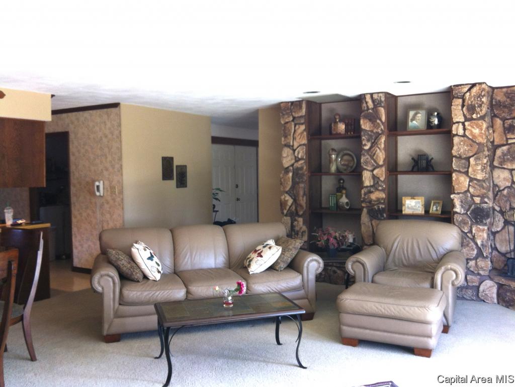 2201 West Rd Drive Springfield, IL 62711 - Photo 14 of 36