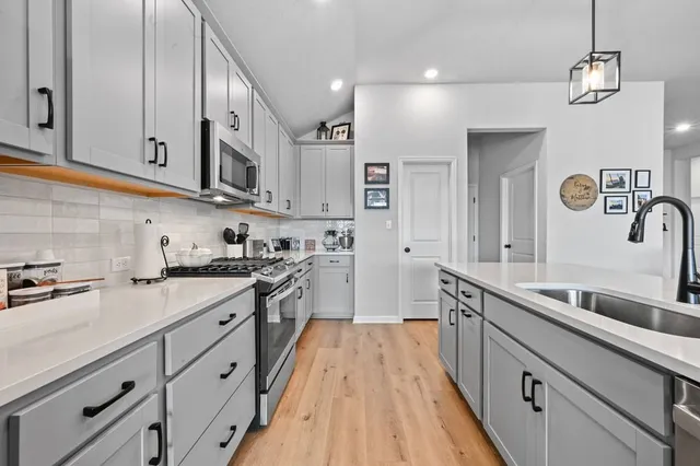 $2,500 | 216 Helena Lane, Kyle, TX 78640