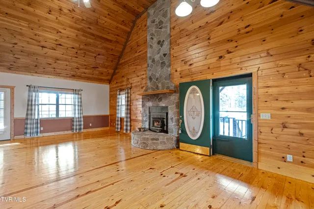 $499,000 | 662 Lower Bogard Road, Newport, TN 37821