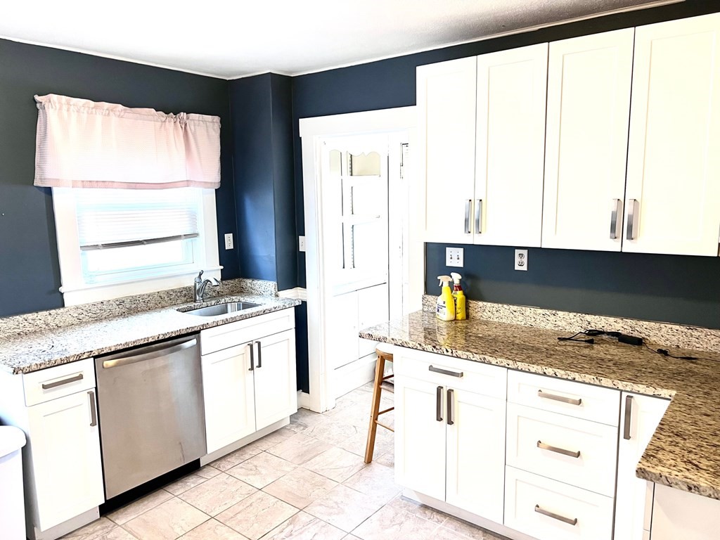 14 Beach Road, Unit 1 Winthrop, MA 02152 - Photo 11 of 16