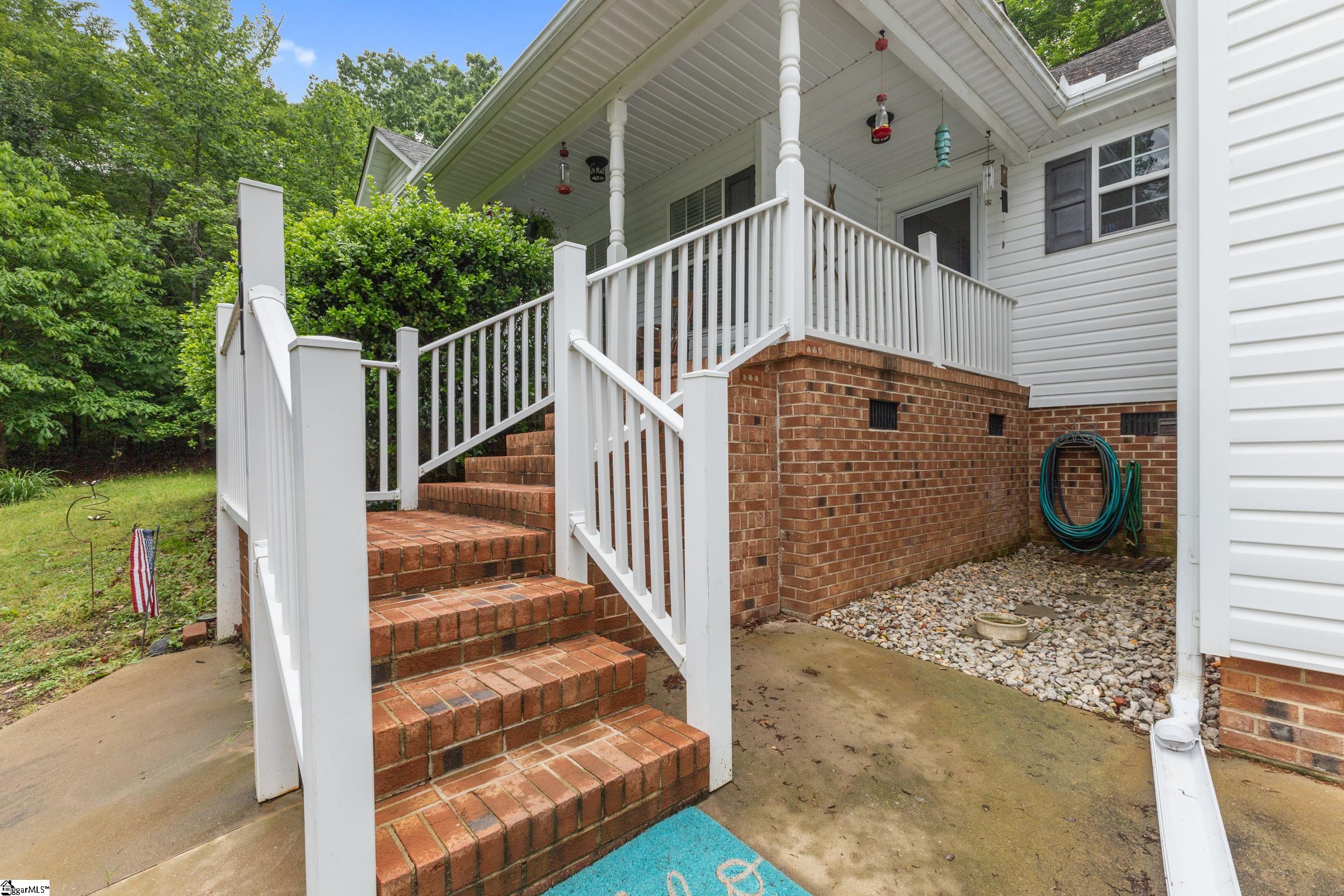 761 Pearson Town Road Moore, SC 29369 - Photo 4 of 35