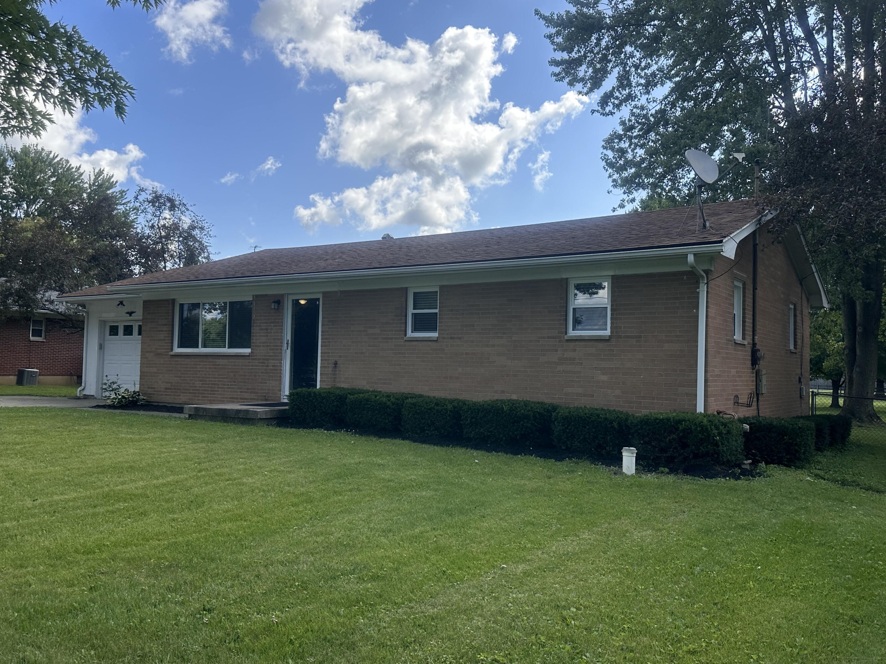 2210 South Burnett Road Springfield, OH 45505 - Photo 2 of 26