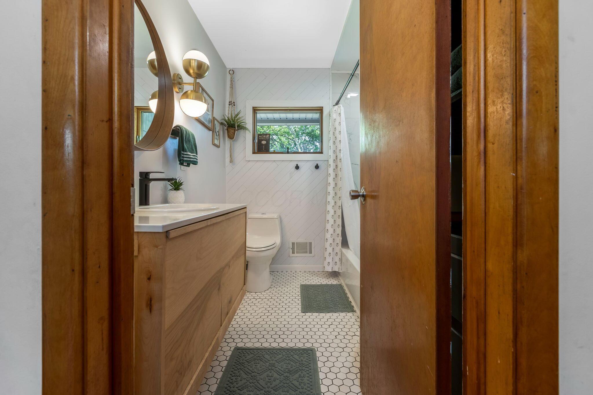 3100 Schwartz Road Columbus, OH 43232 - Photo 22 of 55 Main Full Bath