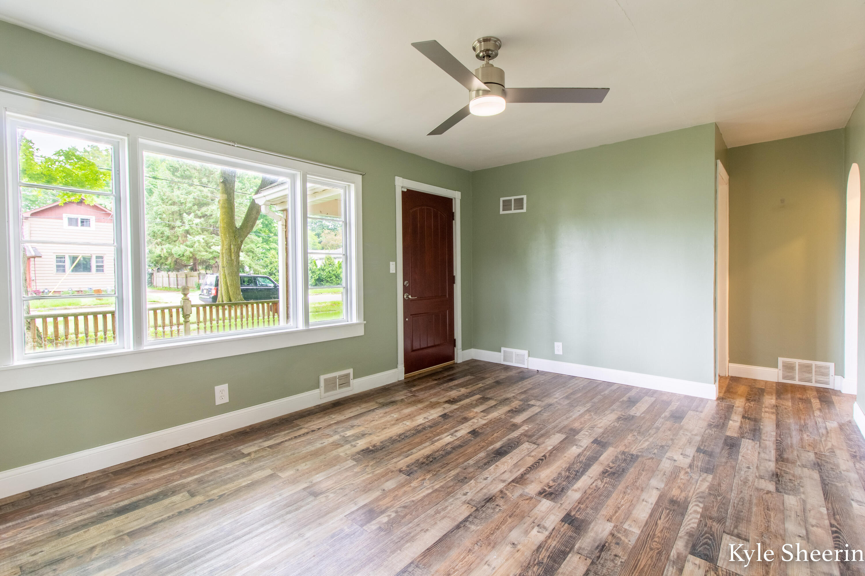 115 North Grant Avenue Three Rivers, MI 49093 - Photo 5 of 29 115 (1 of 29)