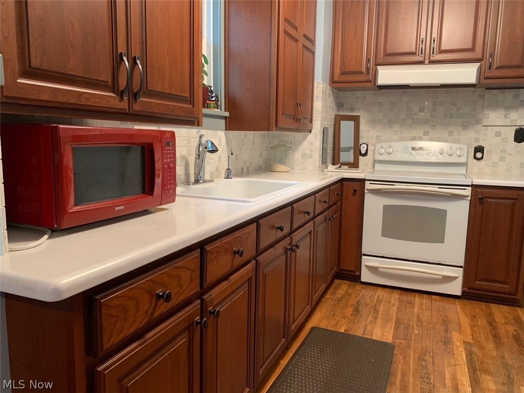 2556 Saybrook Road Cleveland, OH 44118 - Photo 22 of 35 Kitchen