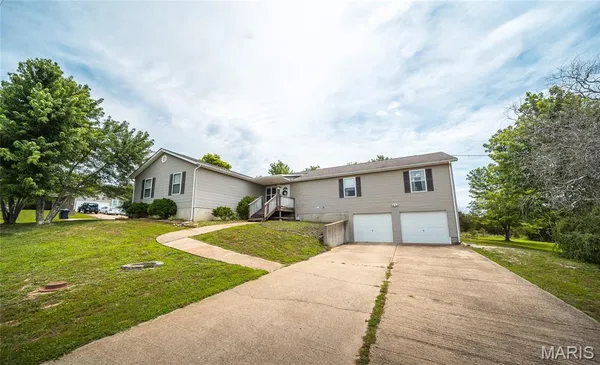 $330,000 | 1400 Countryaire Drive, St. Clair, MO 63077