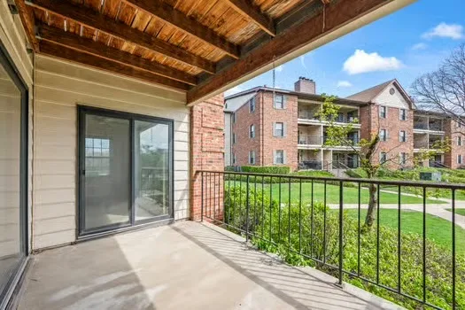 $198,600 | 611 Hapsfield Lane, Unit 100, Buffalo Grove, IL 60089