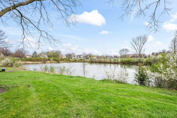 $198,600 | 611 Hapsfield Lane, Unit 100, Buffalo Grove, IL 60089