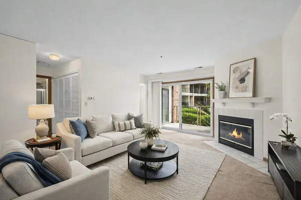 $198,600 | 611 Hapsfield Lane, Unit 100, Buffalo Grove, IL 60089