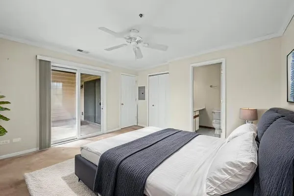 $198,600 | 611 Hapsfield Lane, Unit 100, Buffalo Grove, IL 60089