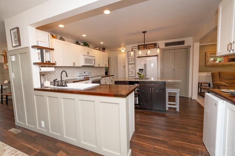 13595 Brick Road Granger, IN 46530 - Photo 4 of 34