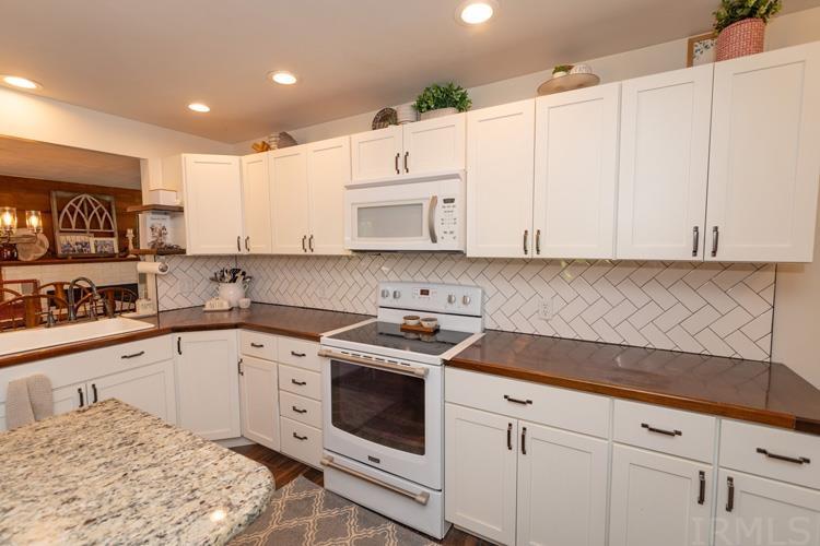 13595 Brick Road Granger, IN 46530 - Photo 6 of 34
