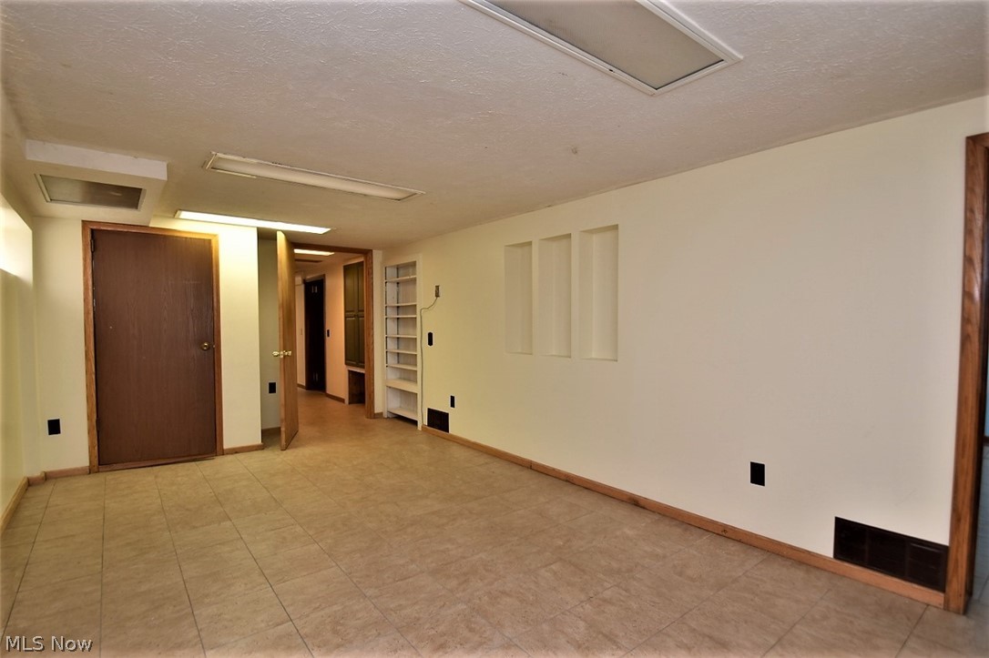 27280 Highland Road Cleveland, OH 44143 - Photo 28 of 35