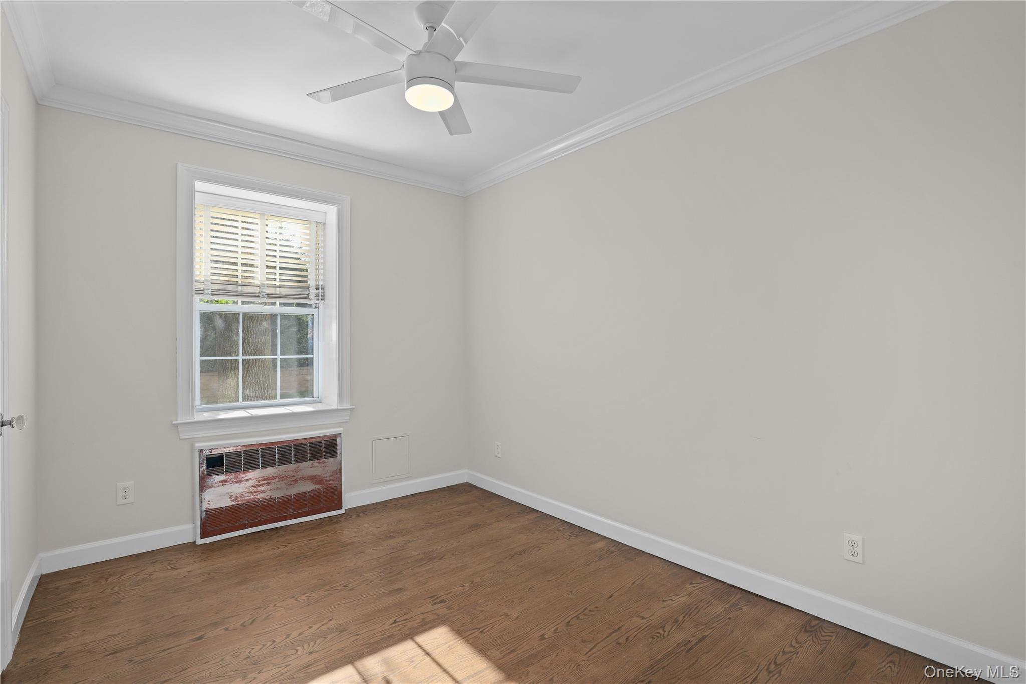 6 Brooklands, Unit GC Bronxville, NY 10708 - Photo 14 of 17 an empty room with a window