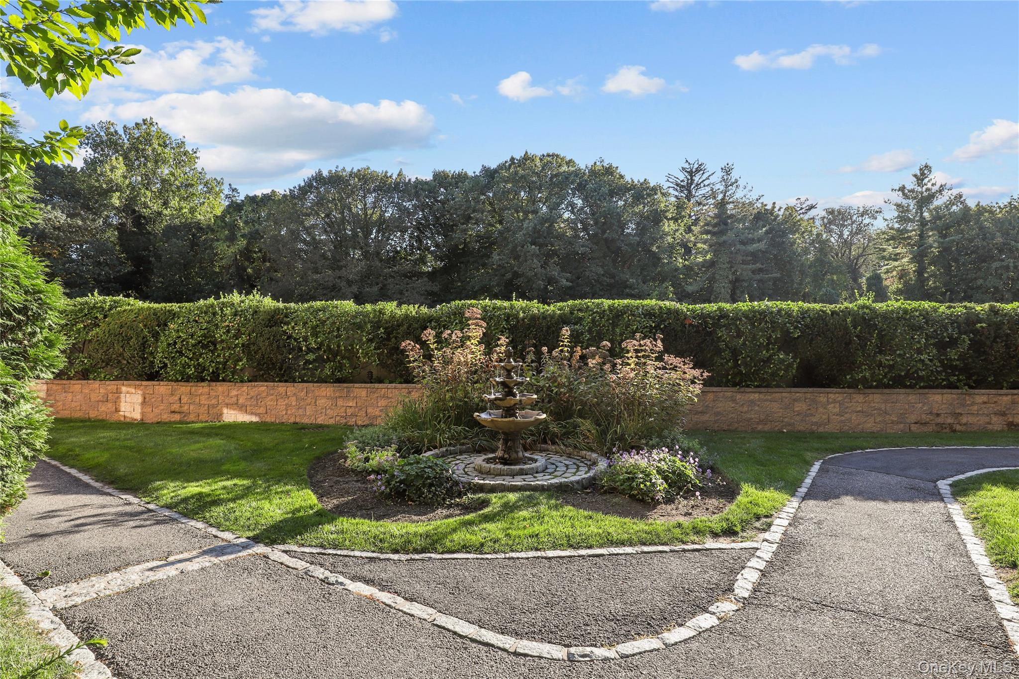 6 Brooklands, Unit GC Bronxville, NY 10708 - Photo 16 of 17 a view of a garden with a patio