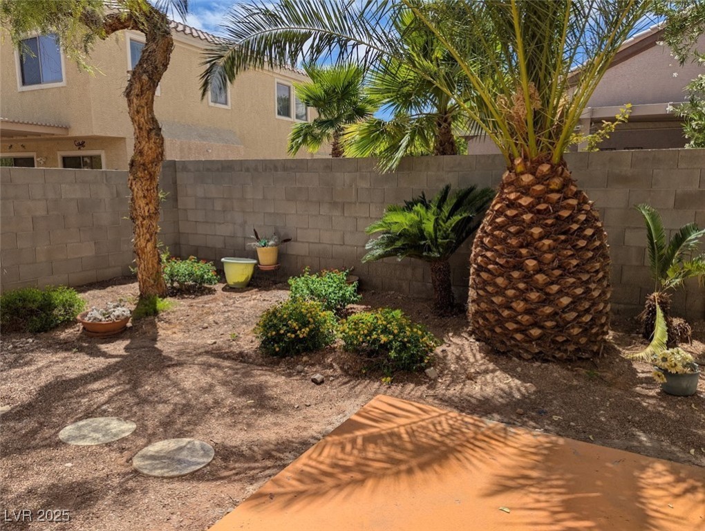 4777 Crakow Court Las Vegas, NV 89147 - Photo 33 of 49 View of fenced backyard