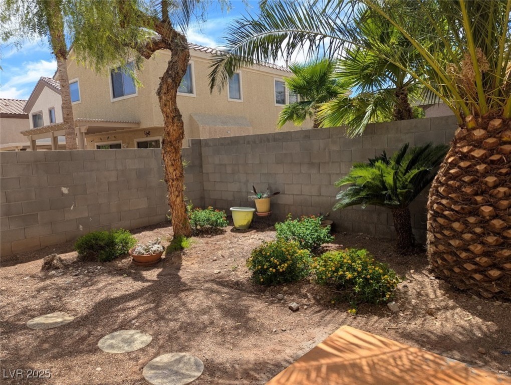 4777 Crakow Court Las Vegas, NV 89147 - Photo 34 of 49 View of fenced backyard
