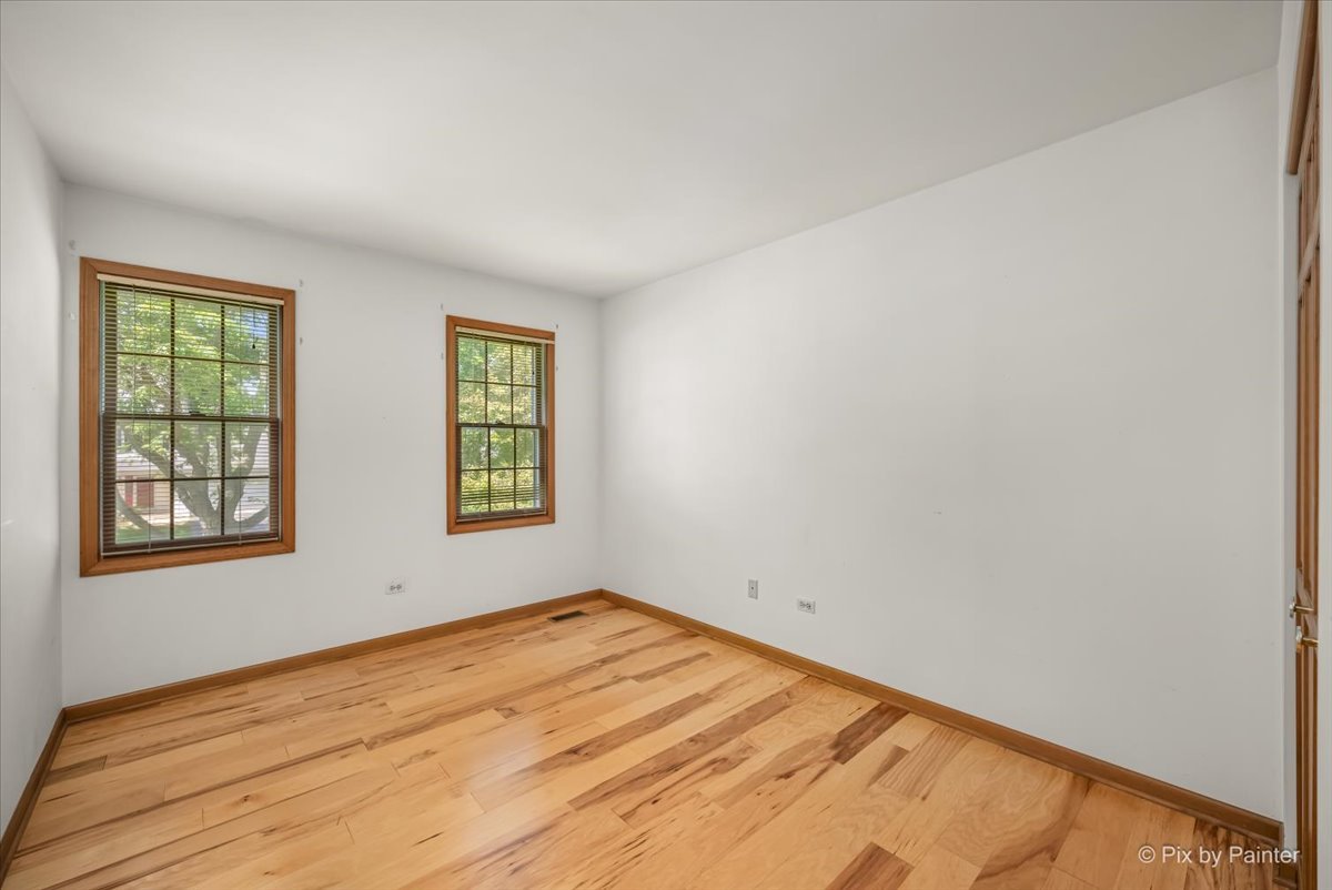 221 Foxmoor Road Fox River Grove, IL 60021 - Photo 8 of 29