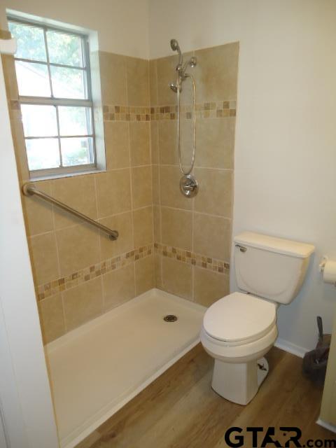 16994-c R 223 C R 223 Arp, TX 75750 - Photo 15 of 38 a bathroom with a toilet and a shower