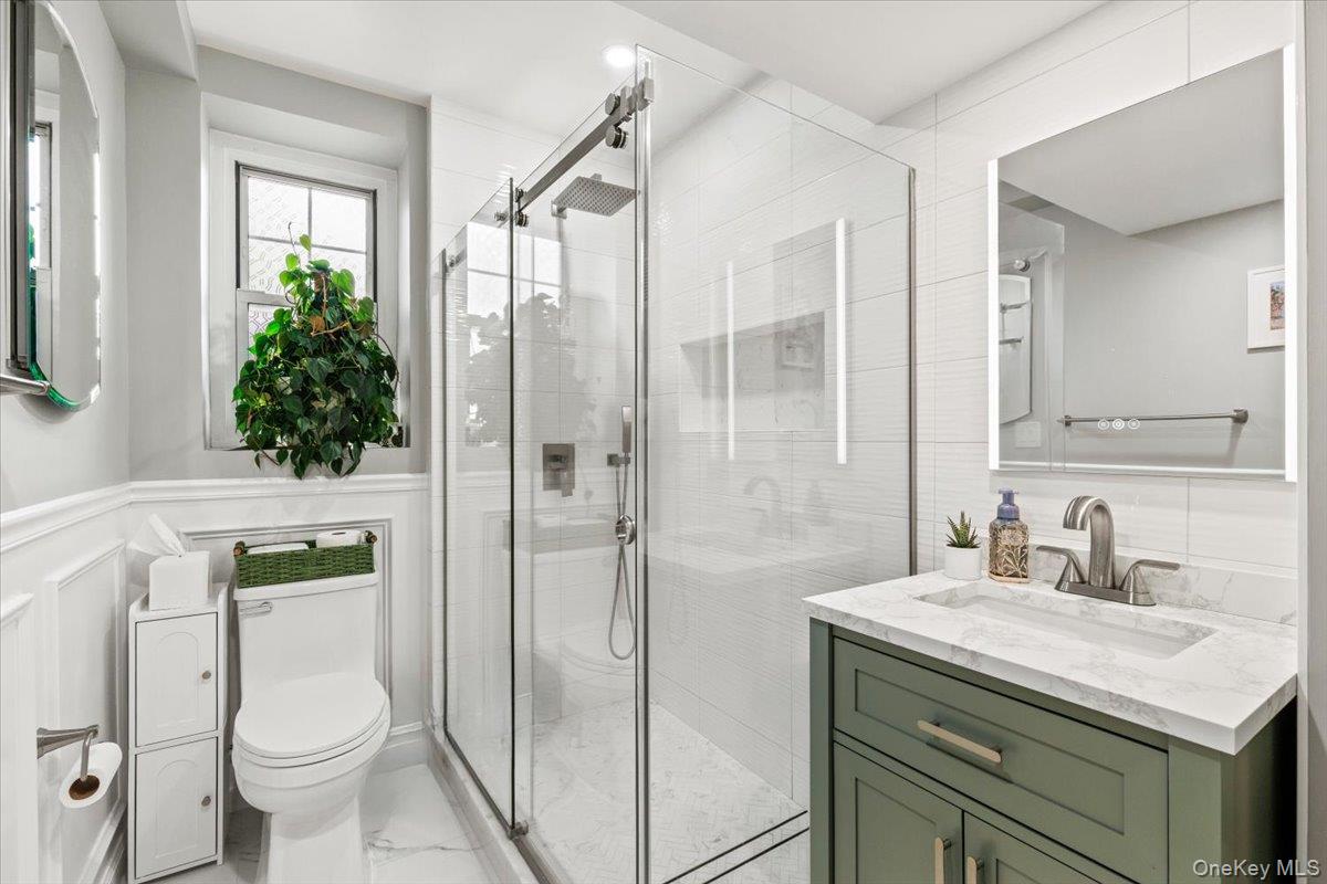 1360 Midland Avenue, Unit TE Bronxville, NY 10708 - Photo 16 of 22 Totally renovated full bathroom