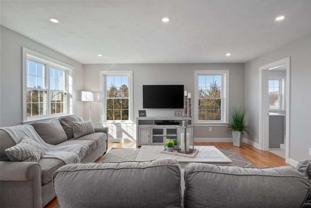 9 Red Gate Road Walpole, MA 02081 - Photo 17 of 40 Gallery Image 17