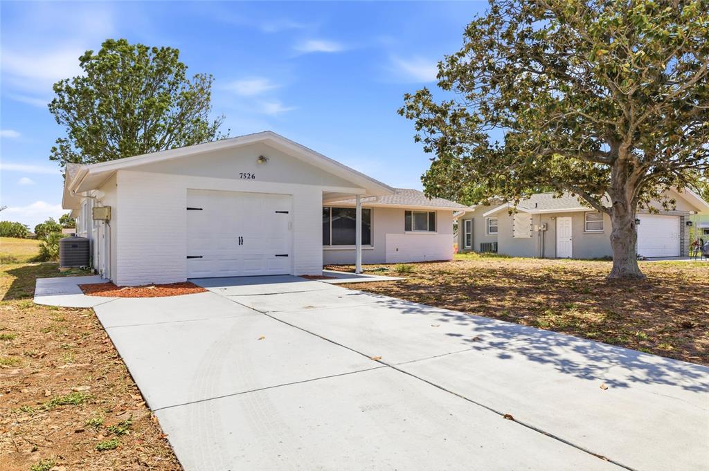 7526 Pineapple Lane Port Richey, FL 34668 - Photo 4 of 40