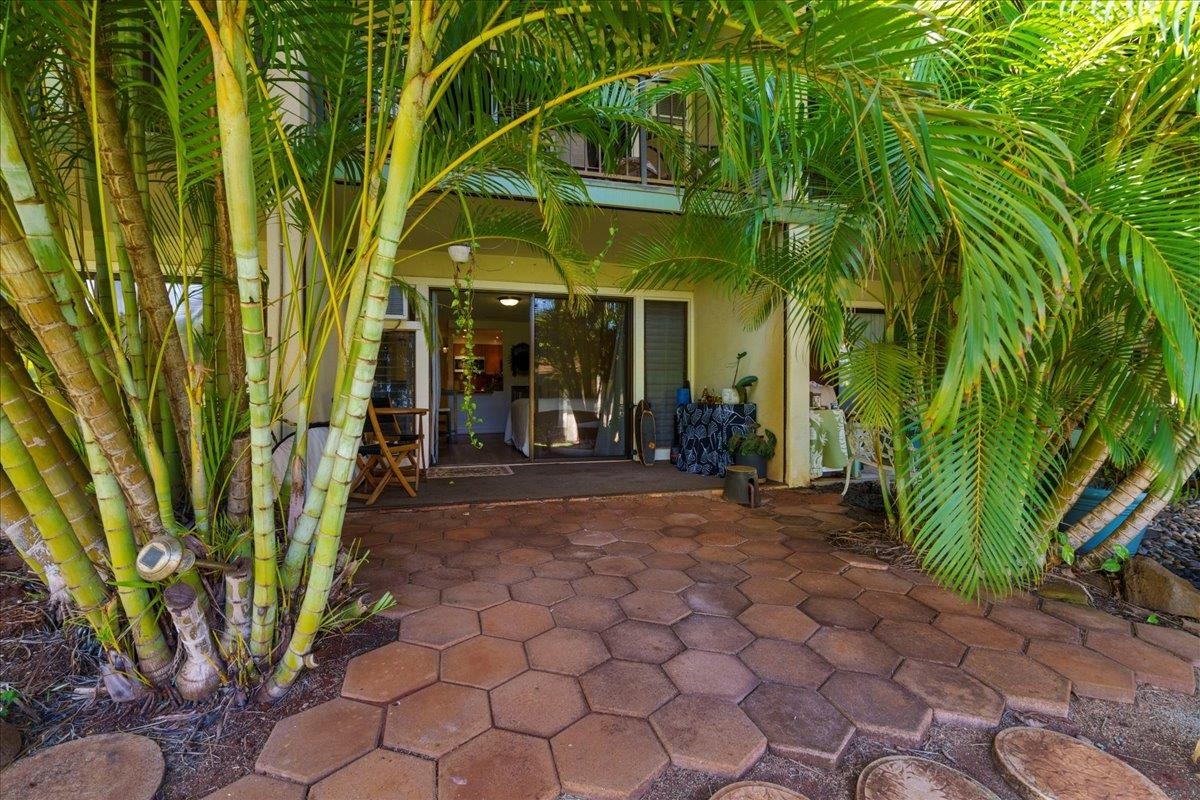 3788 Lower Honoapiilani Road, Unit A114 Lahaina, HI 96761 - Photo 14 of 18 a view of a interior of the house