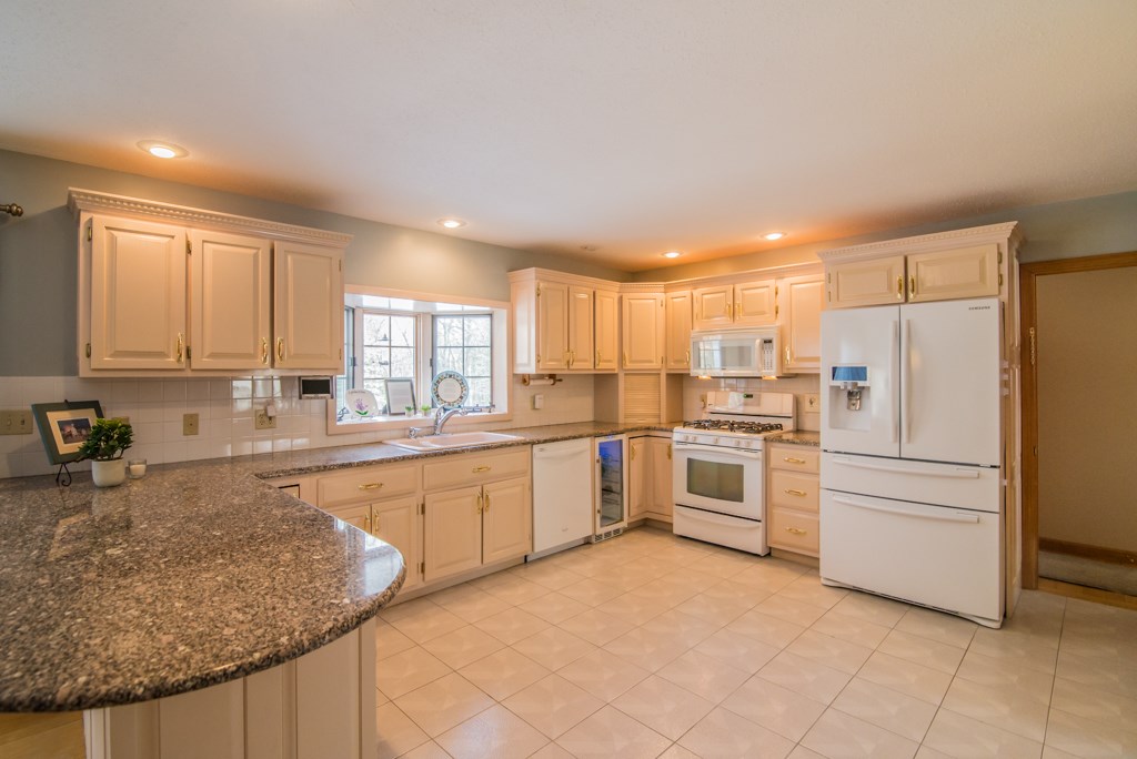 6 Indian Ridge Road Atkinson, NH 03811 - Photo 7 of 35 Gallery Image 7