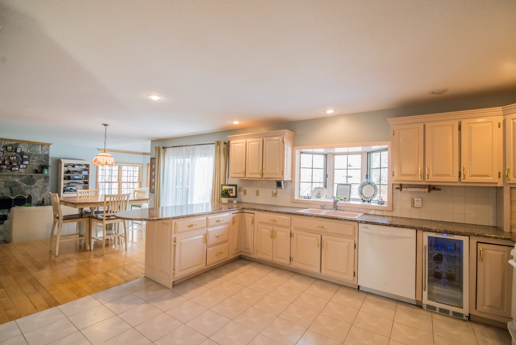 6 Indian Ridge Road Atkinson, NH 03811 - Photo 8 of 35 Gallery Image 8