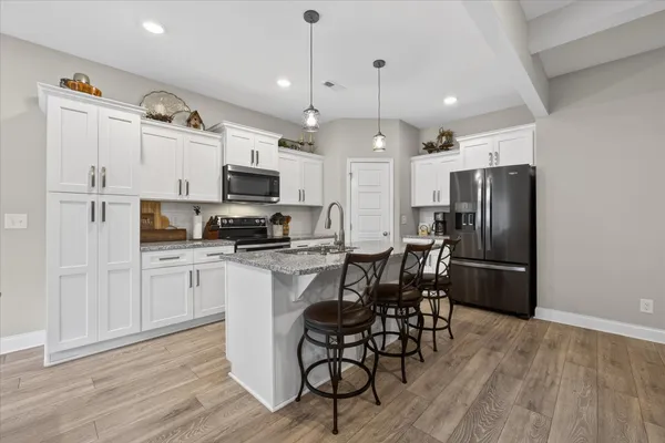 $599,900 | 2140 Palmyra Road, Palmyra, TN 37142