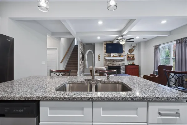 $599,900 | 2140 Palmyra Road, Palmyra, TN 37142