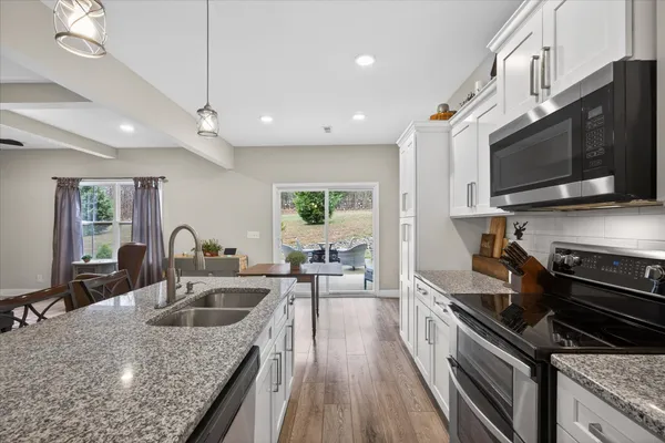 $599,900 | 2140 Palmyra Road, Palmyra, TN 37142