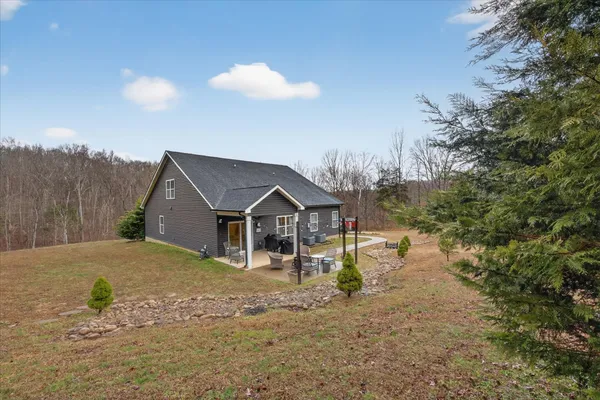 $599,900 | 2140 Palmyra Road, Palmyra, TN 37142