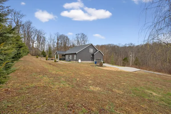 $599,900 | 2140 Palmyra Road, Palmyra, TN 37142