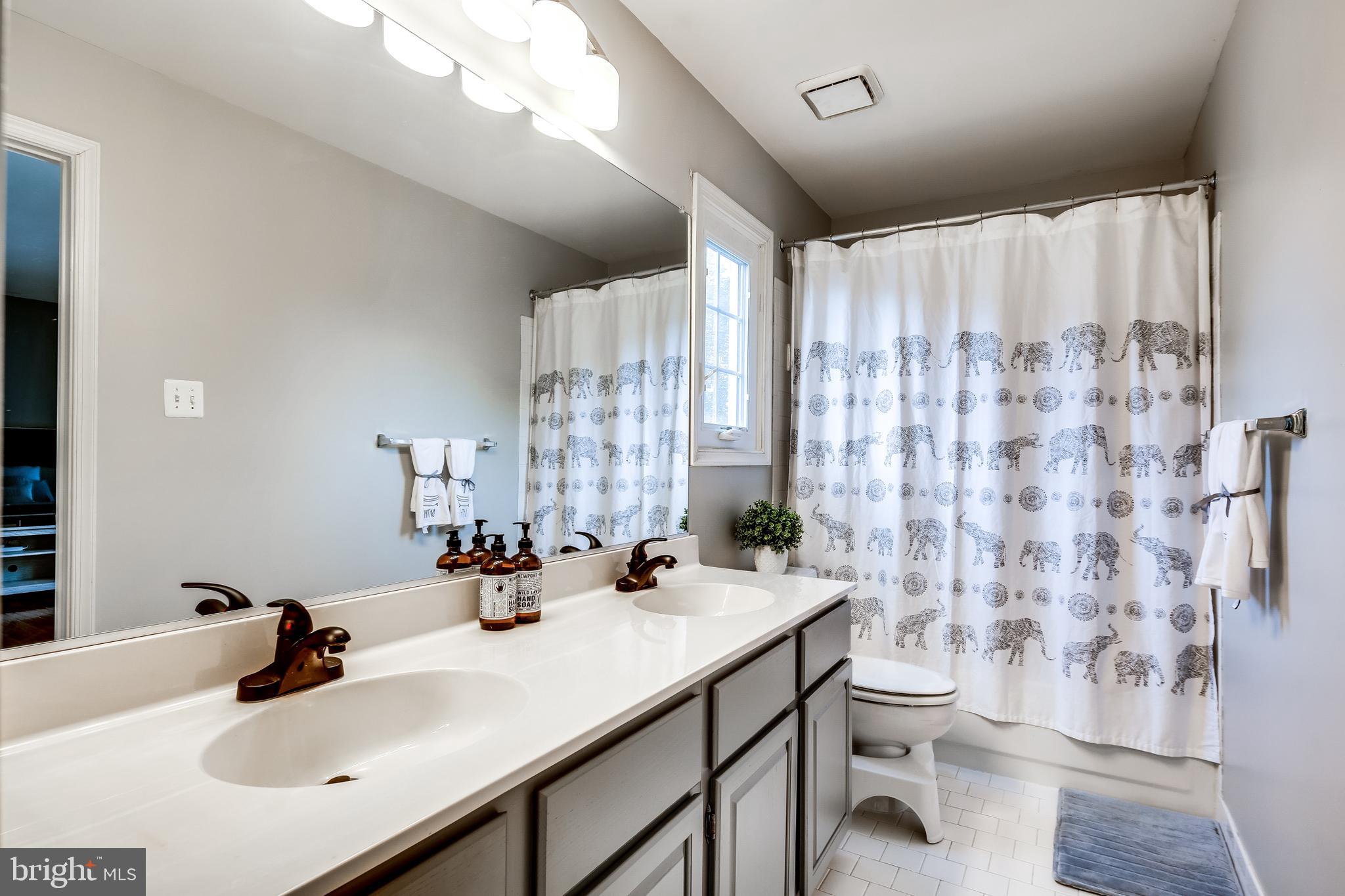 5261 Rising Sun Lane Ellicott City, MD 21043 - Photo 23 of 40 upper level full bath
