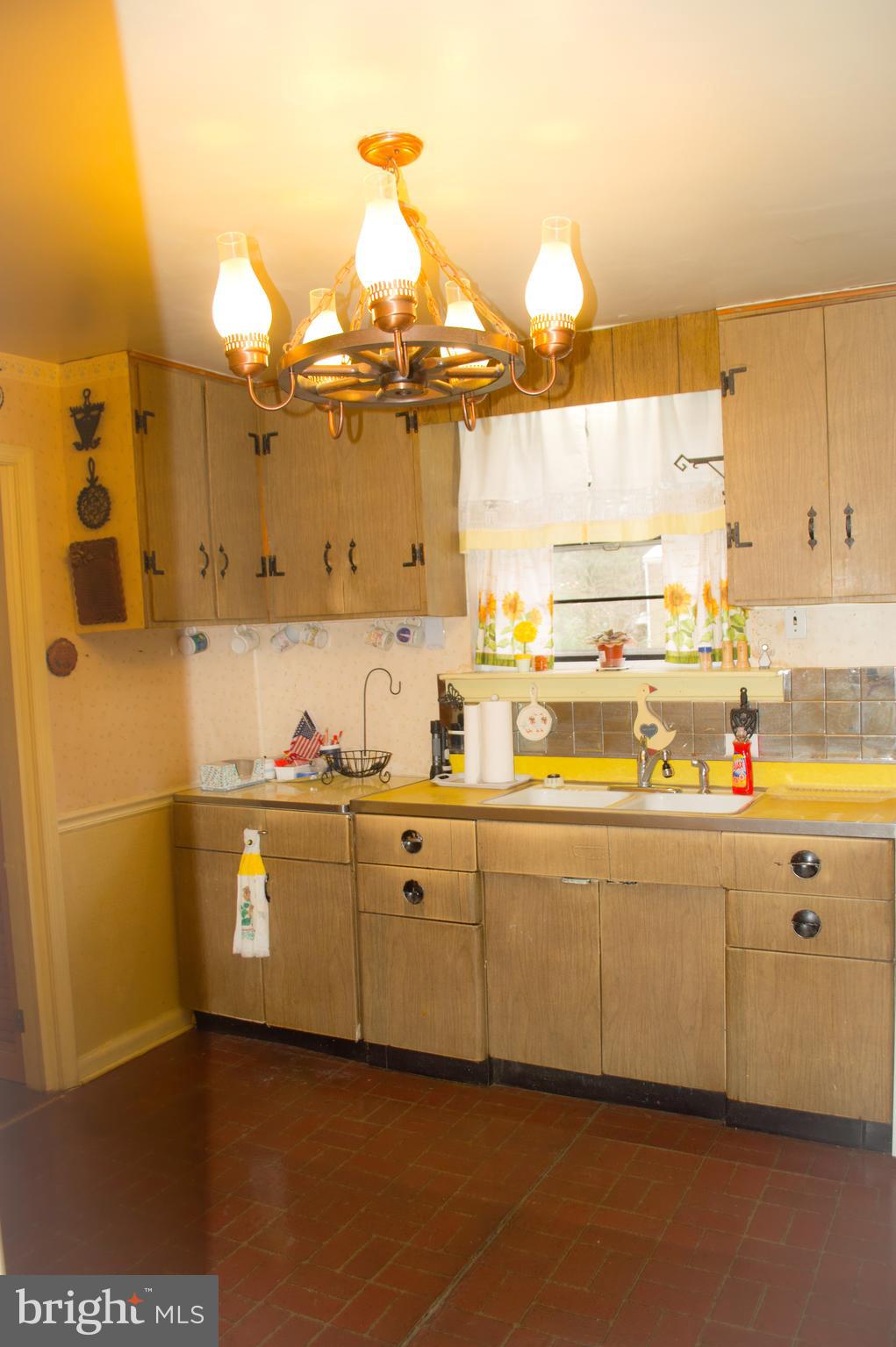 6333 Hillside Road, Unit 1 Springfield, VA 22152 - Photo 19 of 36 Kitchen