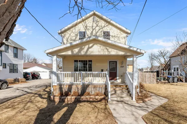 $270,000 | 207 West Forest Avenue, Neenah, WI 54956