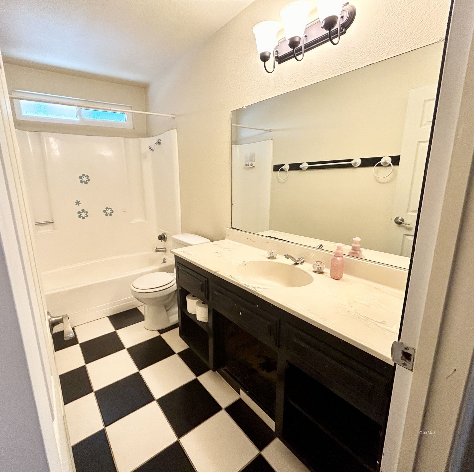 513 Indian Wells Lane Ridgecrest, CA 93555 - Photo 11 of 15 a bathroom with a sink a toilet a shower and a mirror
