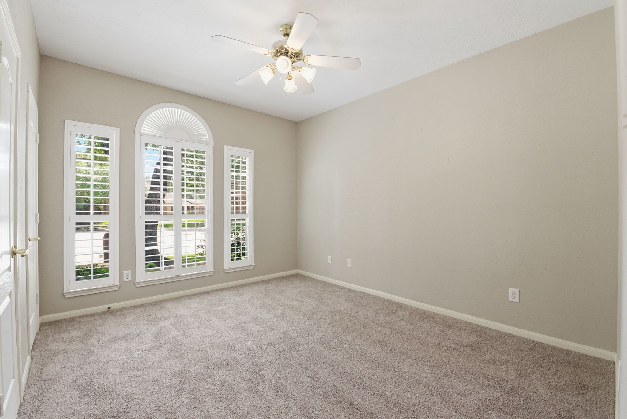 3414 Hackberry Court Spring, TX 77388 - Photo 29 of 50 This secondary bedroom is DOWNSTAIRS! What a bonus to have a second bedroom on the first floor- especially with its own full bath too!