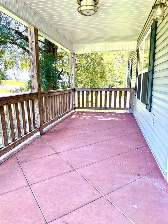 198 Miller Drive Central, SC 29630 - Photo 3 of 38